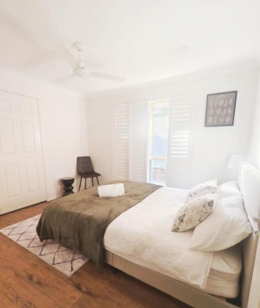 Luxury 3 BR House Near EMP